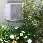 Дом отдыха Peaceful House - Short Drive To The Sea *