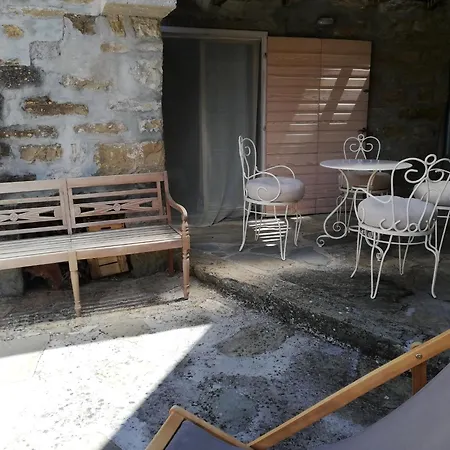Flori Peaceful House - Short, 20' Drive To The Sea Hébergement de vacances *